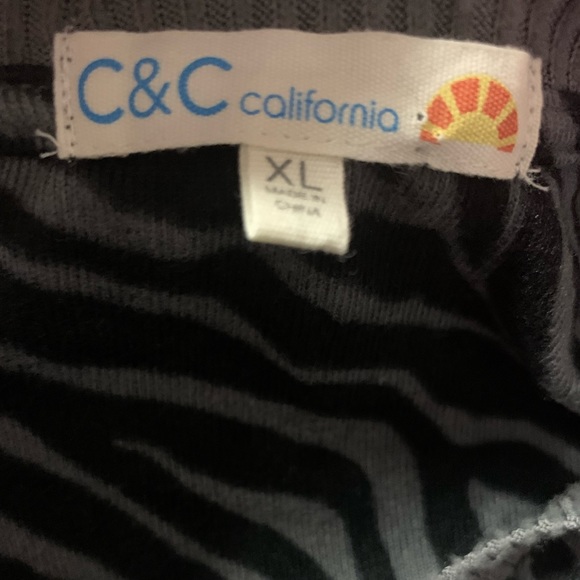 C & C California Gray Zebra Print Super Soft Long Sleeve Top - Picture 3 of 6